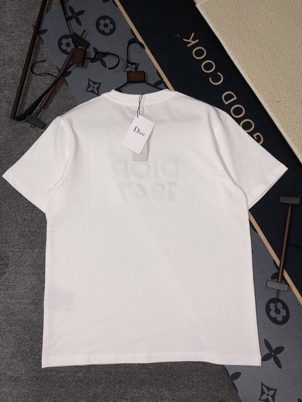 ブランドTシャツ着用イメージ